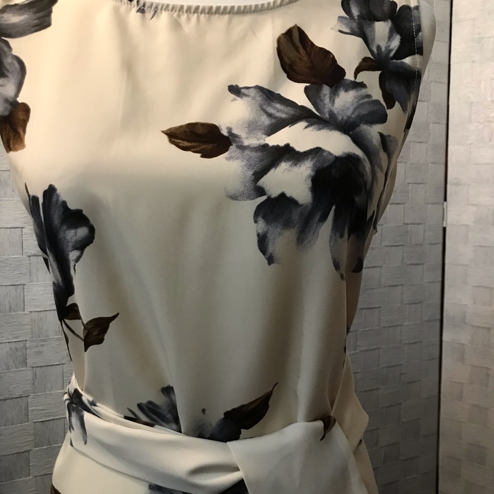 West Kei sleeveless blouse size Large